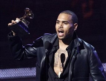 Chris Brown retrasa la publicación de “Fortune” 