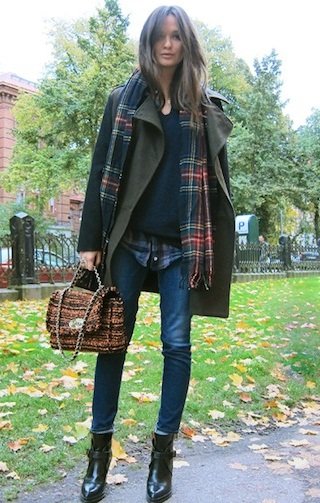 La blogger autora de Columbine Smille combina un abrigo oversize de Mango.