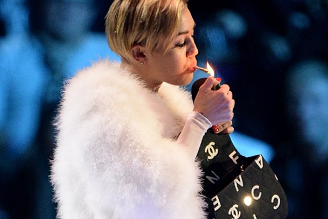 Miley Cyrus la vuelve a liar