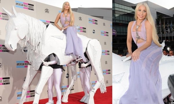 Lady Gaga se convierte en musa de Versace