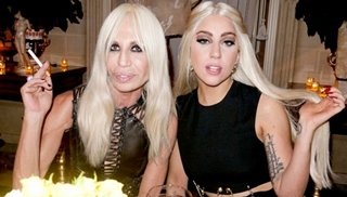 Lady Gaga se convierte en musa de Versace