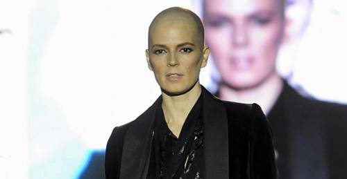 Bimba Bosé, radiante y segura sobre la pasarela