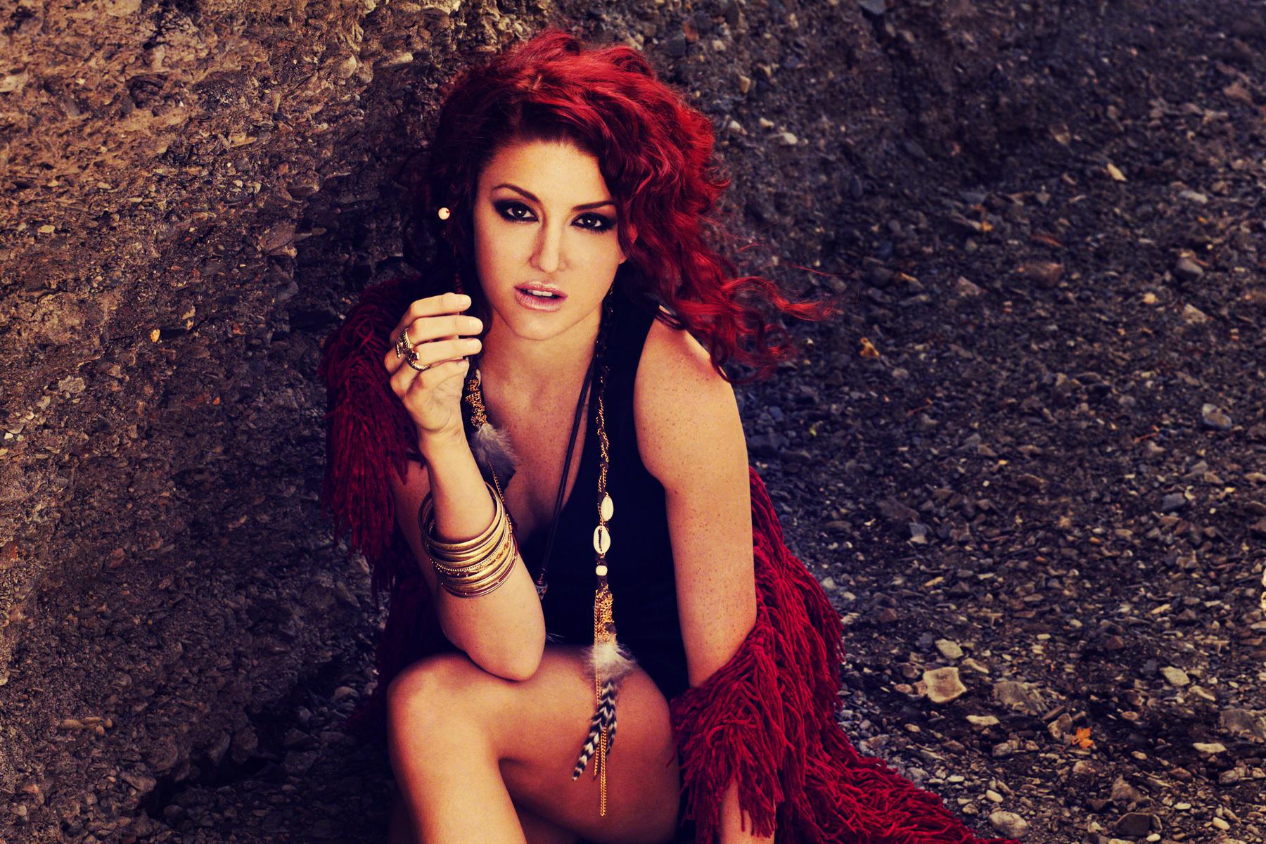 Neon Hitch lanza ‘Warner Blvd.’