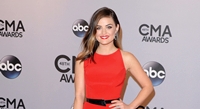 Lucy Hale en los Country Music Awards 2014
