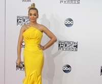 Rita Ora en los American Music Awards 2014