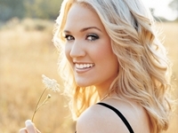 Carrie Underwood lanza su primer recopilatorio