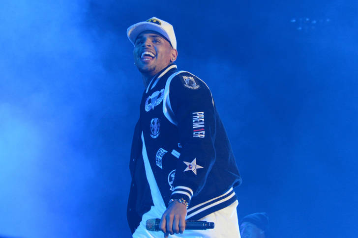Chris Brown pasa de actuar en un club gay