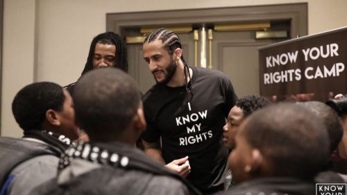 Netflix producirá una serie basada en la vida del atleta y activista Colin Kaepernick