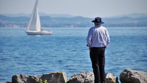 La playa y el agua salada proporcionan numerosos beneficios para la salud