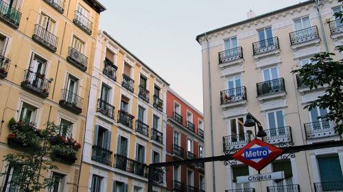 Una cantante sufre una agresión tránsfoba en Chueca