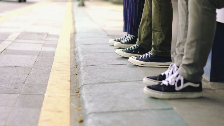 Consejos para eliminar el olor a queso en los pies, según Boticaria García