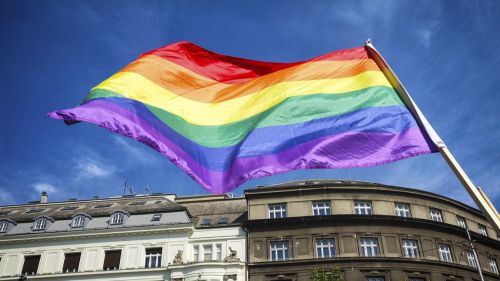 España desciende en el Rainbow Map 2025 y la Federación LGTBI+ advierte sobre retrocesos en derechos