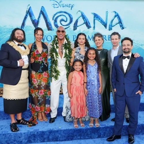 Dwayne Johnson y el elenco celebran el estreno de "Vaiana" en Hollywood