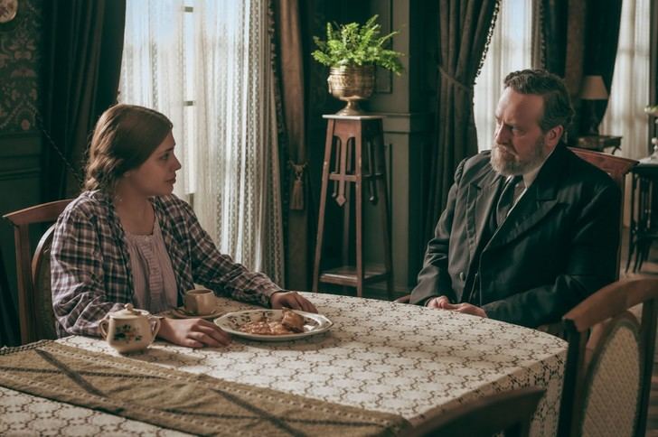 Elena descubre el oscuro secreto de su suegro en ‘La Favorita 1922’