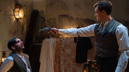 Capítulo especial de 'La Promesa' desata un enfrentamiento entre Curro y Lorenzo