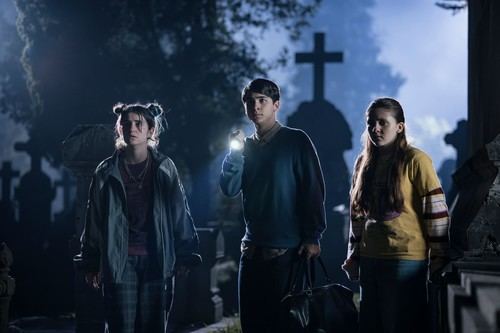 Los Muértimer revela su tráiler: misterio y humor en un cementerio
