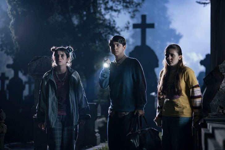 Los Muértimer revela su tráiler: misterio y humor en un cementerio
