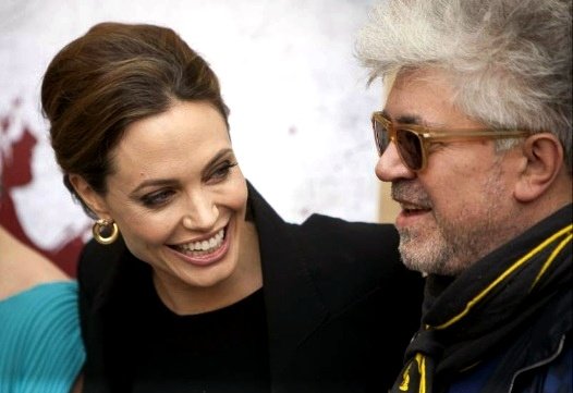 Jolie quiere ser chica Almodóvar